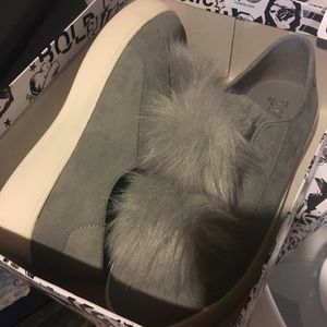 Brash sz10 grey Pom Pom shoes